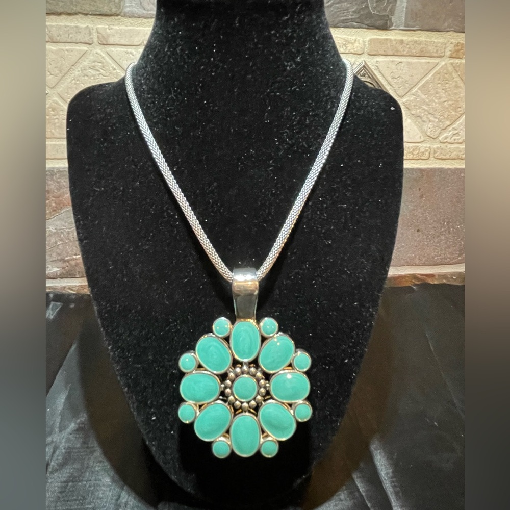 NWT Flipside double sided magnetic enhancer with necklace from Premier designs